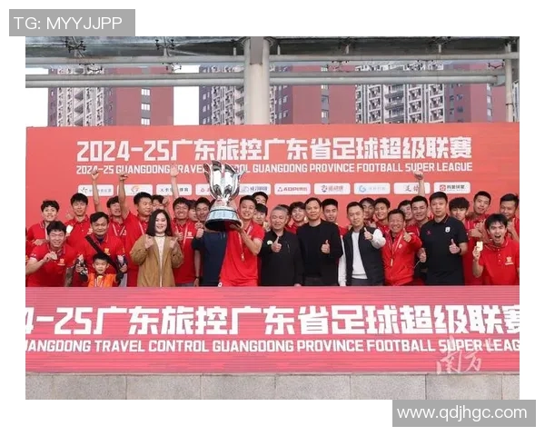 深圳足球队的转型之路:从传统强队到现代化职业俱乐部的蜕变之旅 深圳足球队的转型之路:从传统强队到现代化职业俱乐部的蜕变之旅