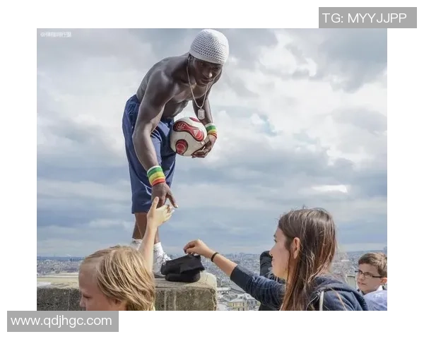 街头足球明星化妆秀出风采与技巧引发热潮吸引众多粉丝围观